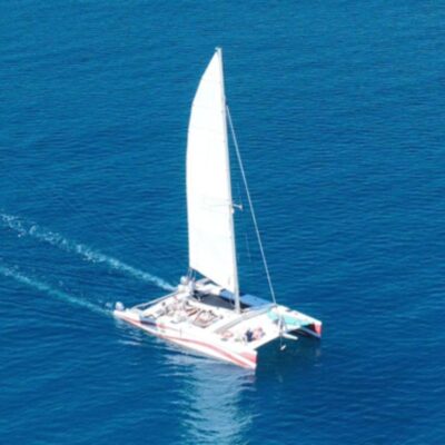 Salida en catamarán desde el puerto de Fornells - Excursión en catamarán a Es Trenc